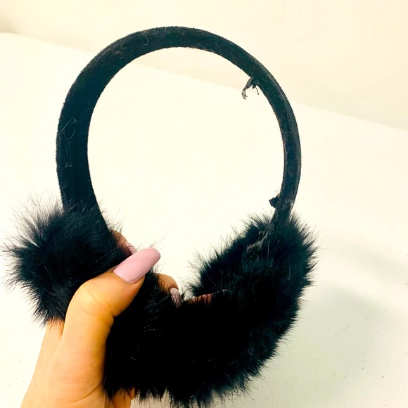 Adrienne Landau earmuffs Black rabbit - Picture 2 of 3